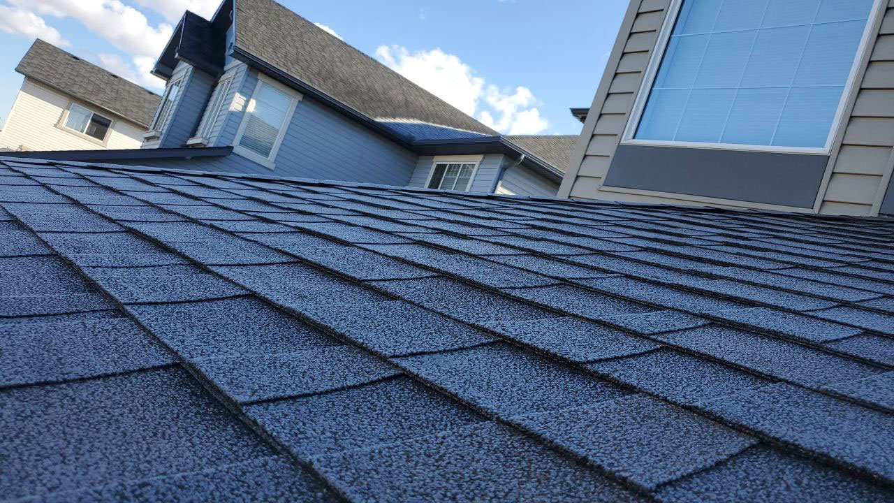 winnipeg-roofers-slider New roof on a house